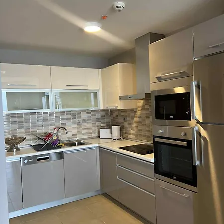 Sky With View Апартаменти